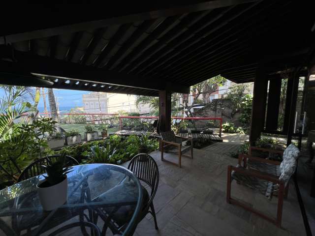 Casa no Rio Vermelho com 4 quartos e 3 suítes, 260m² à venda por R$ 2.500.000,00