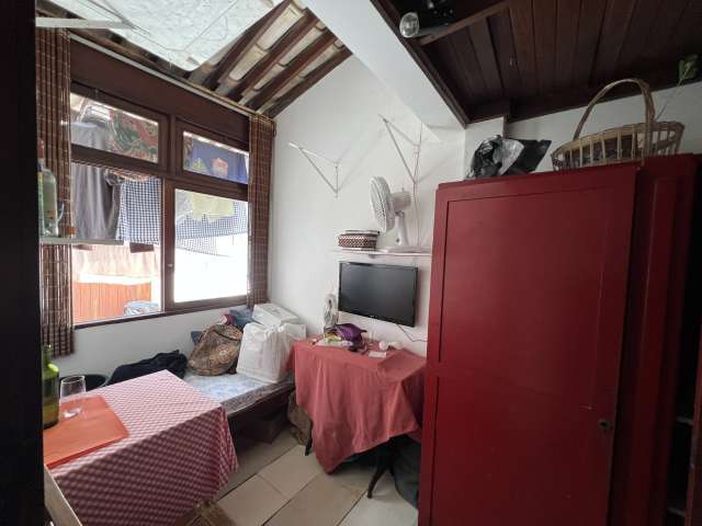 Casa no Rio Vermelho com 4 quartos e 3 suítes, 260m² à venda por R$ 2.500.000,00