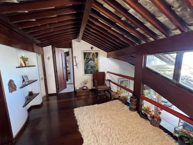 Casa no Rio Vermelho com 4 quartos e 3 suítes, 260m² à venda por R$ 2.500.000,00