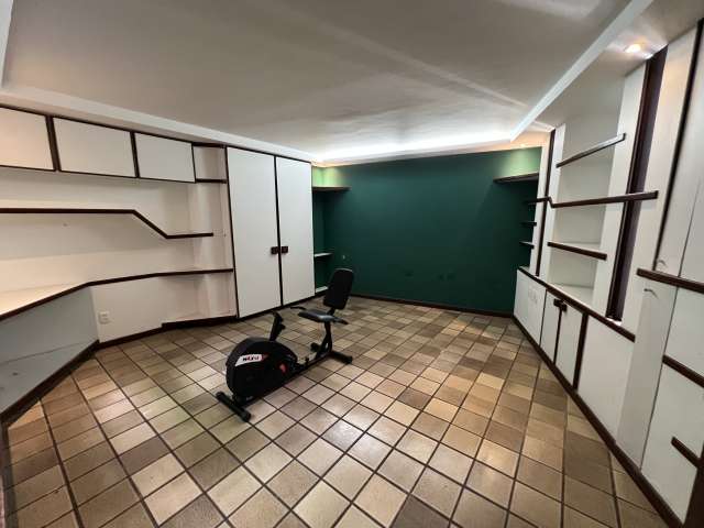 Casa no Rio Vermelho com 4 quartos e 3 suítes, 260m² à venda por R$ 2.500.000,00
