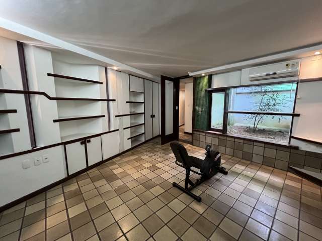 Casa no Rio Vermelho com 4 quartos e 3 suítes, 260m² à venda por R$ 2.500.000,00
