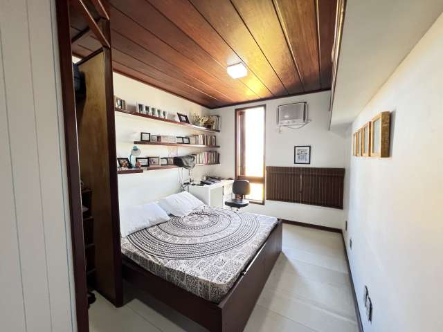Casa no Rio Vermelho com 4 quartos e 3 suítes, 260m² à venda por R$ 2.500.000,00