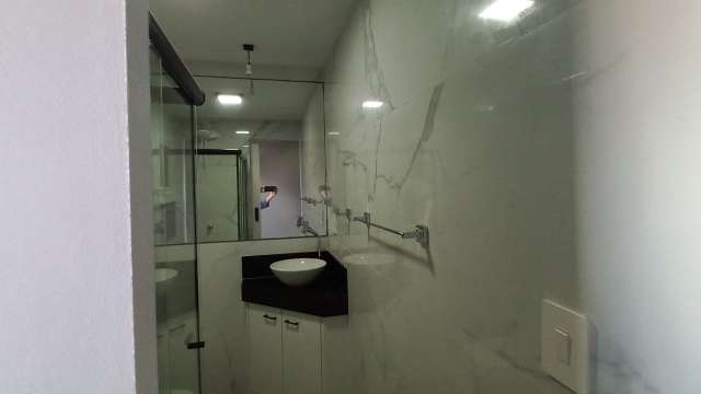Apartamento em Vilas do Atlântico PORTEIRA FECHADA com 1 suíte, 57m² à venda por R$ 490.000,00