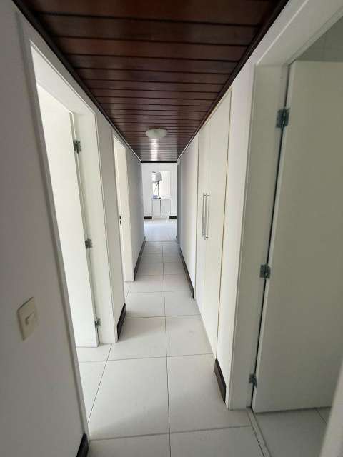 Apartamento na Barra com 3 quartos e 1 suíte, 118m² à venda por R$ 630.000,00