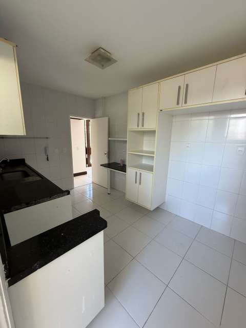 Apartamento na Barra com 3 quartos e 1 suíte, 118m² à venda por R$ 630.000,00
