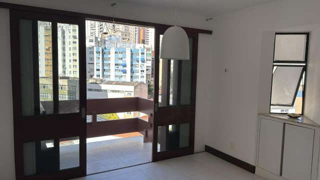 Apartamento na Barra com 3 quartos e 1 suíte, 118m² à venda por R$ 630.000,00