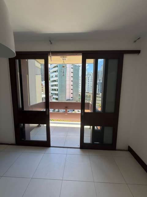 Apartamento na Barra com 3 quartos e 1 suíte, 118m² à venda por R$ 630.000,00