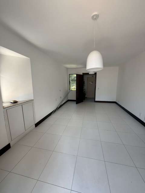 Apartamento na Barra com 3 quartos e 1 suíte, 118m² à venda por R$ 630.000,00