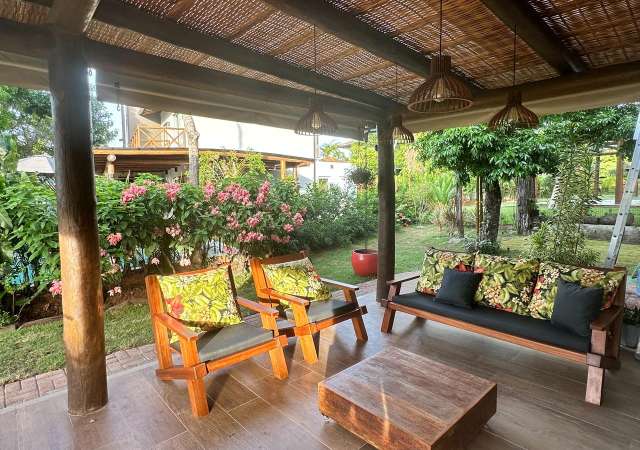 Casa na Praia do Forte PORTEIRA FECHADA com 3 quartos e 2 suítes, 159m² à venda por R$ 1.330.000,00
