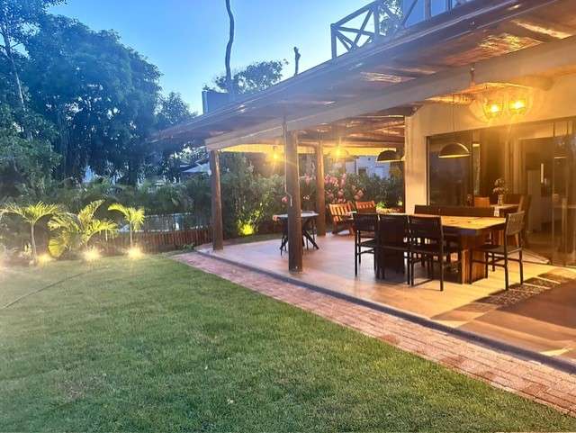 Casa na Praia do Forte PORTEIRA FECHADA com 3 quartos e 2 suítes, 159m² à venda por R$ 1.330.000,00