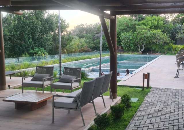 Casa na Praia do Forte PORTEIRA FECHADA com 3 quartos e 2 suítes, 159m² à venda por R$ 1.330.000,00