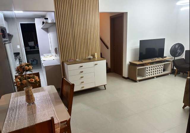 Casa na Praia do Forte PORTEIRA FECHADA com 3 quartos e 2 suítes, 159m² à venda por R$ 1.330.000,00