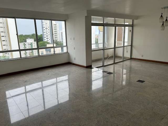 Apartamento no Candeal com 4 quartos e 1 suíte, 177m² à venda por R$ 660.000,00