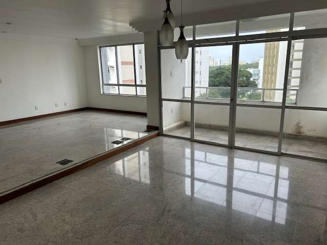 Apartamento no Candeal com 4 quartos e 1 suíte, 177m² à venda por R$ 660.000,00
