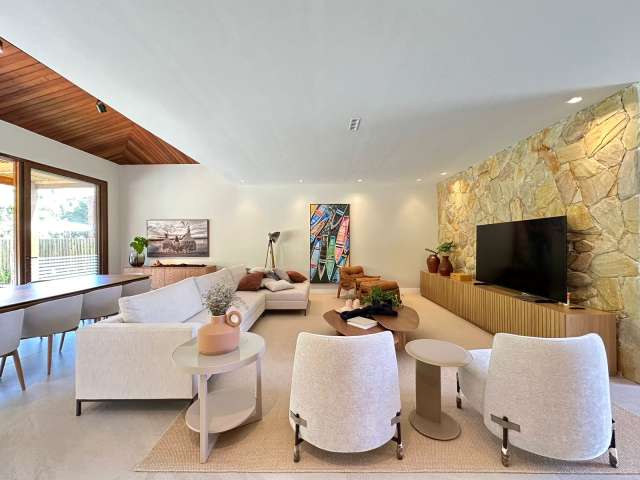 Casa na Praia do Forte PORTEIRA FECHADA com 5 suítes, 526m² à venda por R$ 4.950.000,00