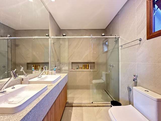 Casa na Praia do Forte PORTEIRA FECHADA com 5 suítes, 526m² à venda por R$ 4.950.000,00