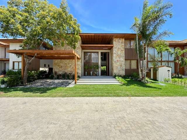 Casa na Praia do Forte PORTEIRA FECHADA com 5 suítes, 526m² à venda por R$ 4.950.000,00