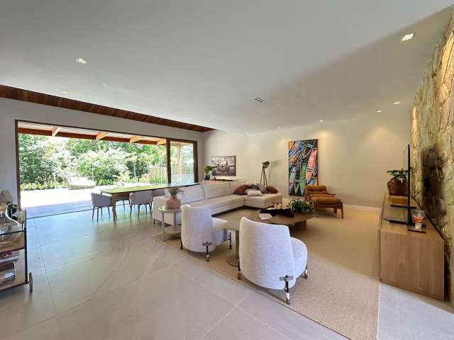 Casa na Praia do Forte PORTEIRA FECHADA com 5 suítes, 526m² à venda por R$ 4.950.000,00