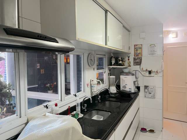 Apartamento em Patamares com 4 quartos e 3 suítes, 162m² à venda por R$ 1.600.000,00