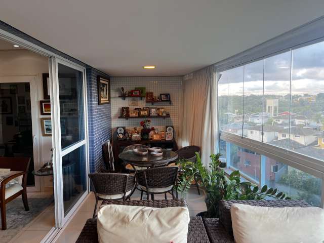 Apartamento em Patamares com 4 quartos e 3 suítes, 162m² à venda por R$ 1.600.000,00