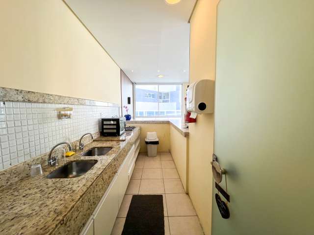 Apartamento em Patamares com 4 quartos e 3 suítes, 162m² à venda por R$ 1.600.000,00
