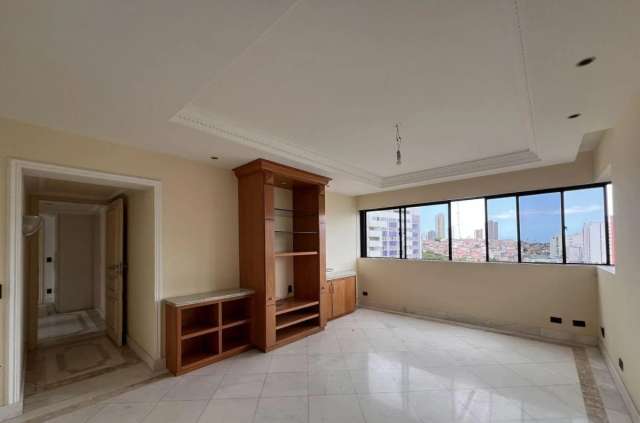 Apartamento na Graça com 4 quartos e 2 suítes, 198m² à venda por R$ 750.000,00