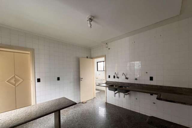 Apartamento na Graça com 4 quartos e 2 suítes, 198m² à venda por R$ 750.000,00