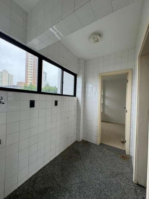 Apartamento na Graça com 4 quartos e 2 suítes, 198m² à venda por R$ 750.000,00