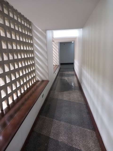 Sala PORTEIRA FECHADA na Garibaldi com 59m² à venda por R$ 370.000,00