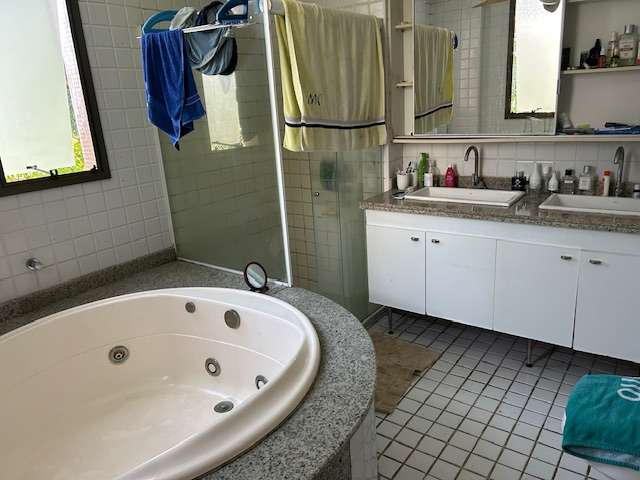 Apartamento na Barra com 2 suítes, 145m², 2 vagas de garagem, à venda por R$ 950.000,00