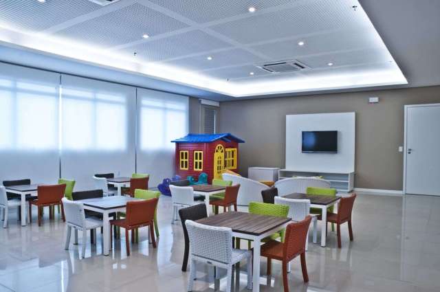 Apartamento 1 Quarto Mobiliado no Mundo Plaza | Andar Alto | Vista Livre | Varanda | 1 Vaga | R$ 600.000