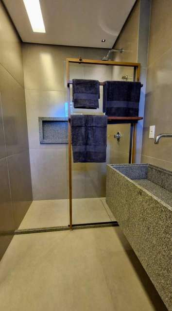 Casa em Praia do Forte com 5 quartos sendo 5 suítes, 387m² à venda por R$ 4.900.000,00