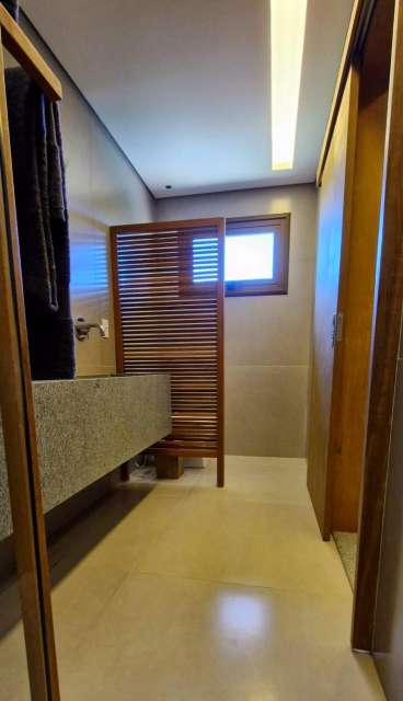 Casa em Praia do Forte com 5 quartos sendo 5 suítes, 387m² à venda por R$ 4.900.000,00