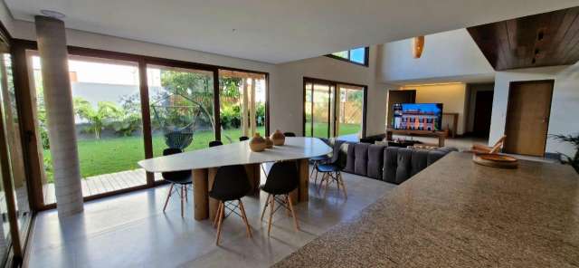 Casa em Praia do Forte com 5 quartos sendo 5 suítes, 387m² à venda por R$ 4.900.000,00