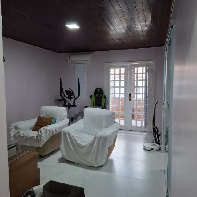 Casa em Itapuã com 3 quartos e 1 suíte, 264m² à venda por R$ 1.053.000,00