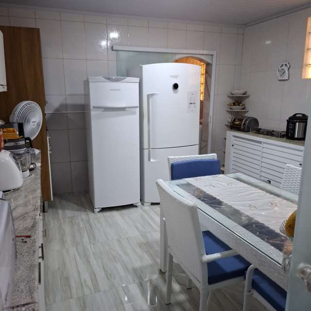 Casa em Itapuã com 3 quartos e 1 suíte, 264m² à venda por R$ 1.053.000,00