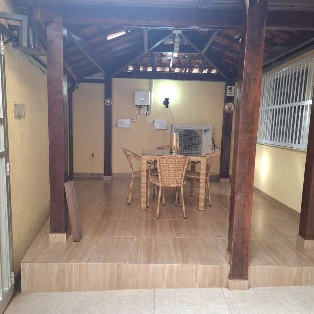 Casa em Itapuã com 3 quartos e 1 suíte, 264m² à venda por R$ 1.053.000,00