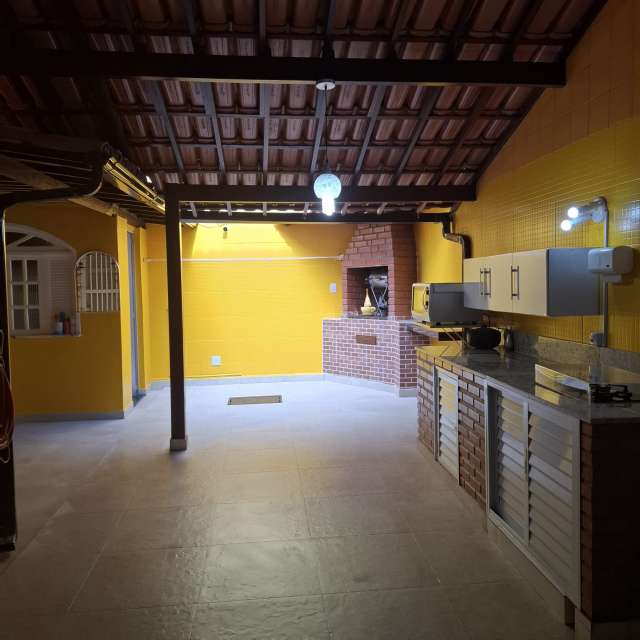 Casa em Itapuã com 3 quartos e 1 suíte, 264m² à venda por R$ 1.053.000,00