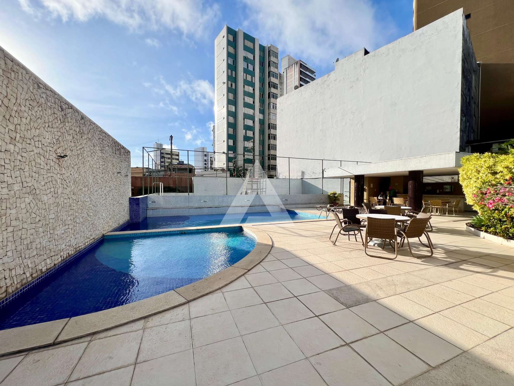 Apartamento com 4 quartos e 4 suítes, 190,00 m² para alugar por R$ 10.000,00 - Barra - Salvador/BA 