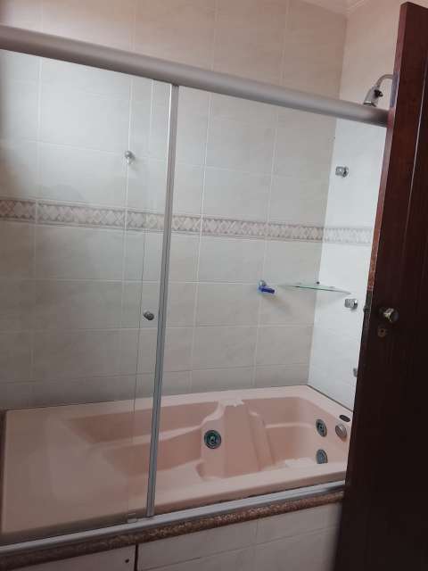 Casa com 4 quartos e 4 suítes, 576,00 m² para alugar por R$ 9.000,00 - Vilas do Atântico _ Lauro de Freitas/BA  