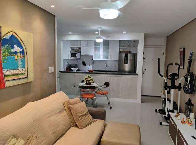 Apartamento em Monte Gordo com 2 quartos sendo 1 suíte, 69m² à venda por R$ 450.000,00