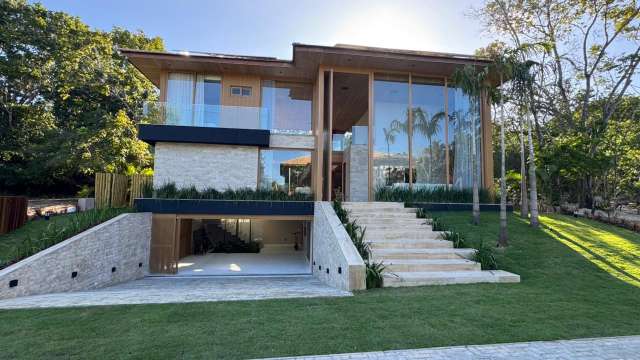 Casa em Praia do Forte PORTEIRA FECHADA com 6 suítes, 420m² à venda por R$ 15.000.000,00