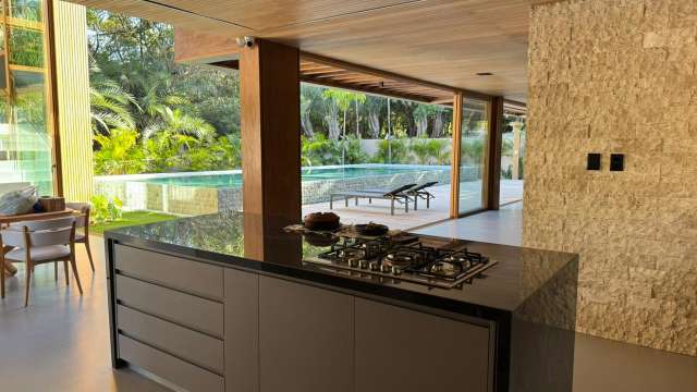 Casa em Praia do Forte PORTEIRA FECHADA com 6 suítes, 420m² à venda por R$ 15.000.000,00