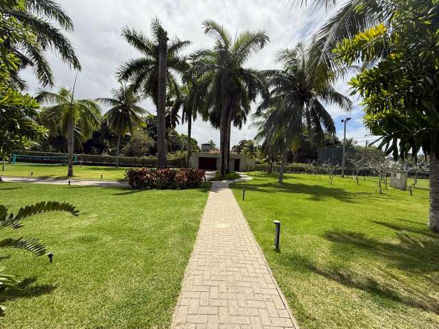 Casa em Lauro de Freitas com 4 suítes, 382m² à venda por R$ 8.800.000,00