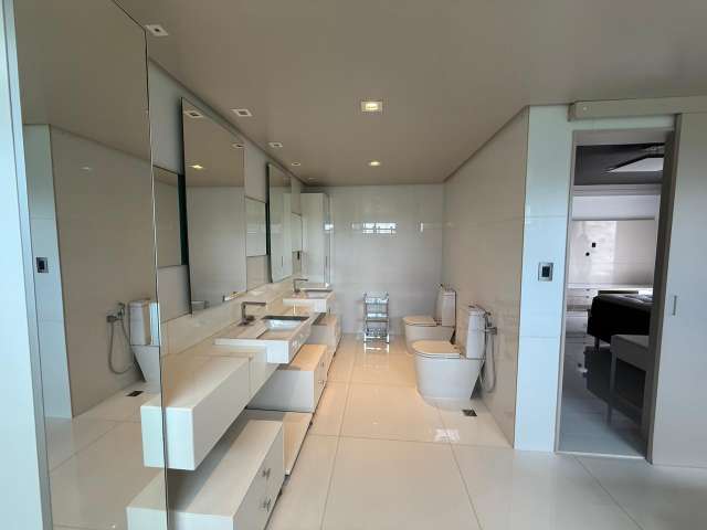 Casa em Lauro de Freitas com 4 suítes, 382m² à venda por R$ 8.800.000,00