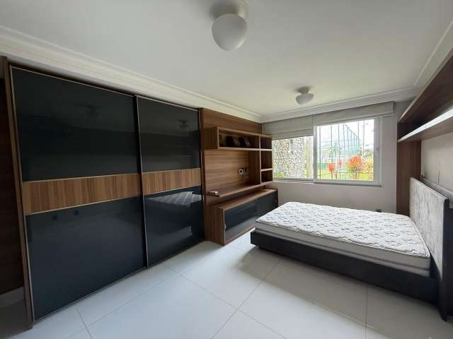 Casa em Lauro de Freitas com 4 suítes, 382m² à venda por R$ 8.800.000,00