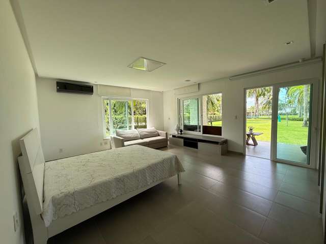 Casa em Lauro de Freitas com 4 suítes, 382m² à venda por R$ 8.800.000,00