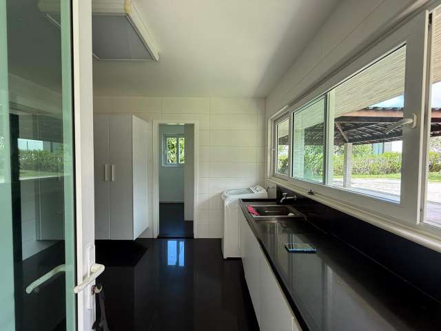 Casa em Lauro de Freitas com 4 suítes, 382m² à venda por R$ 8.800.000,00