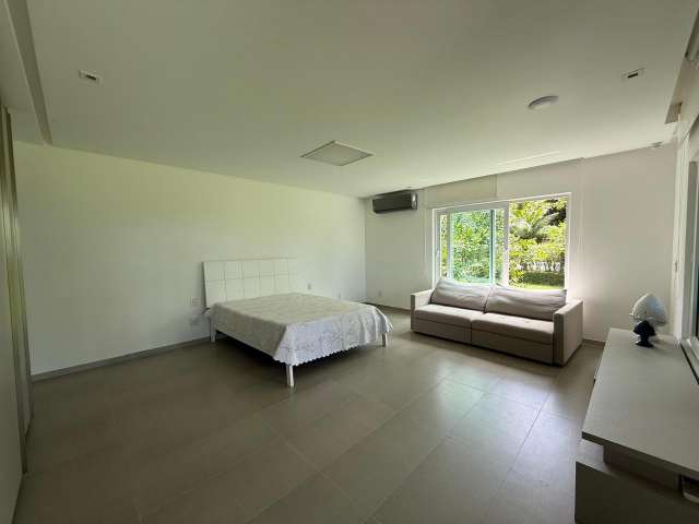 Casa em Lauro de Freitas com 4 suítes, 382m² à venda por R$ 8.800.000,00