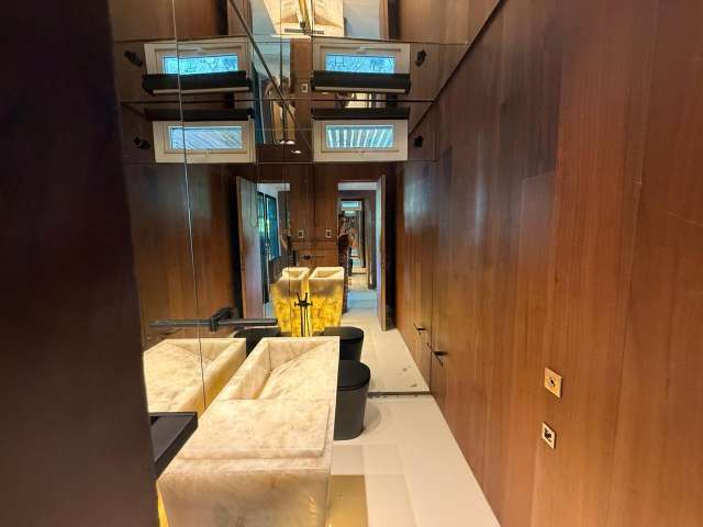 Casa em Lauro de Freitas com 4 suítes, 382m² à venda por R$ 8.800.000,00